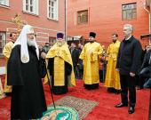Предстоятель Русской Церкви освятил крест на купол храма апостола Иоанна Богослова на Новой площади