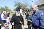 Святейший Патриарх Кирилл встретился с волонтерами и посетил пострадавшие от стихии дома жителей Крымска