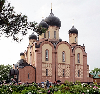 Успенский Пюхтицкий ставропигиальный женский монастырь