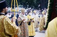 Святейший Патриарх Кирилл совершил утреню на соборной площади Киево-Печерской лавры